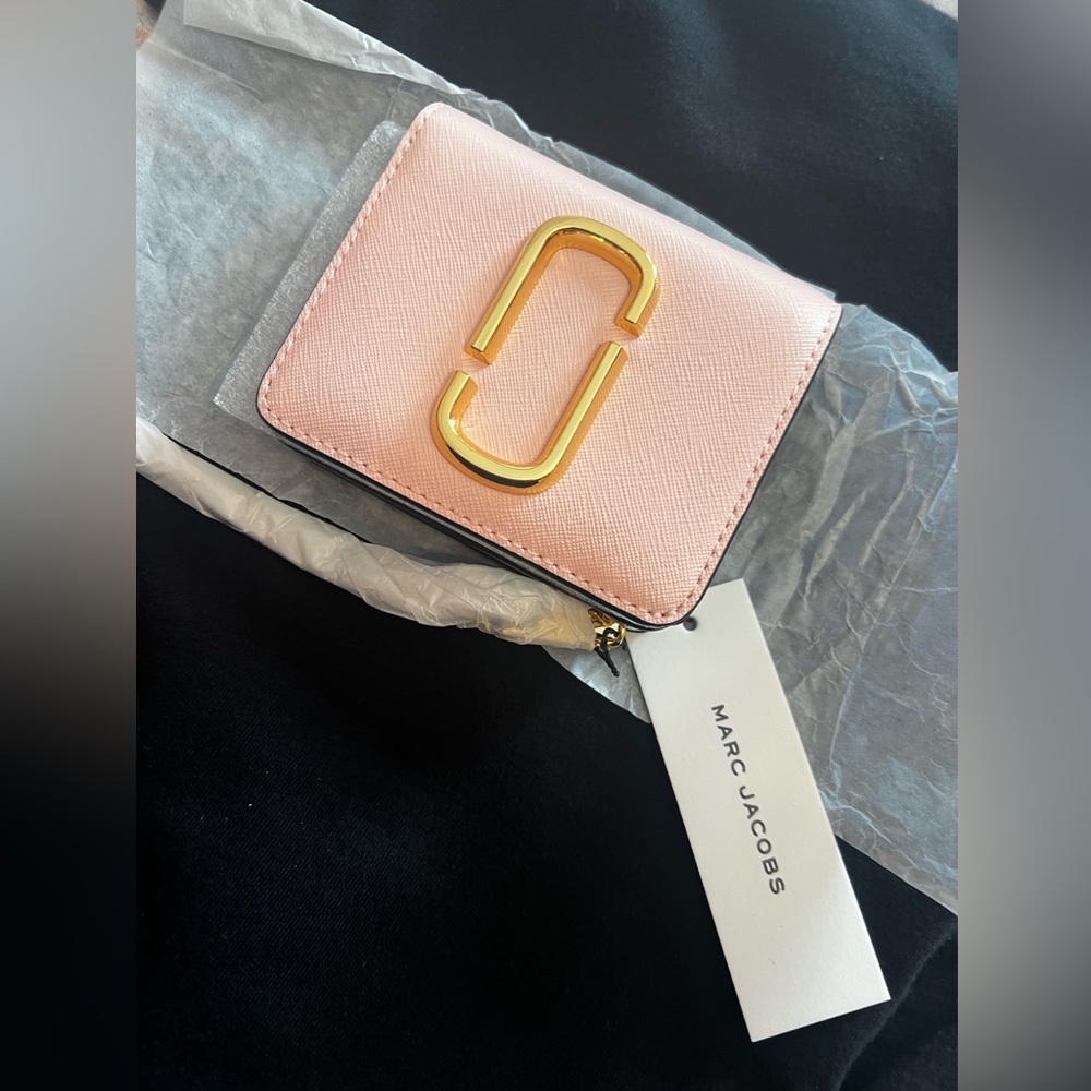NWT MARC JACOBS THE SNAPSHOT ZIP UP MINI WALLET IN BLUSH TRI TONE